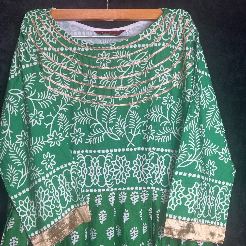 Elina Fashion Green & White Floral Printed Long Dress Size 44 Gold Trim Pre-Owne